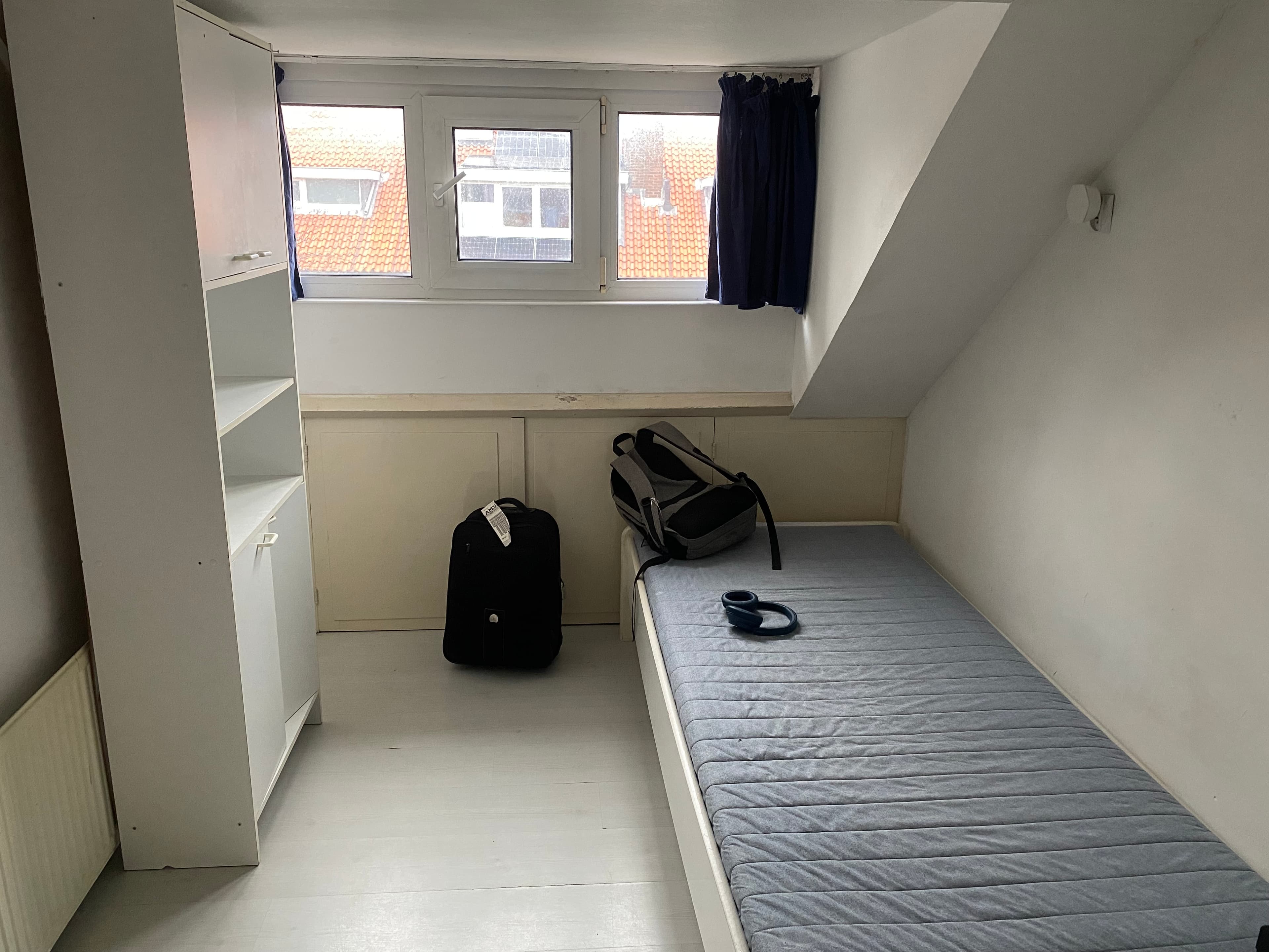 Image accompanying room listing
