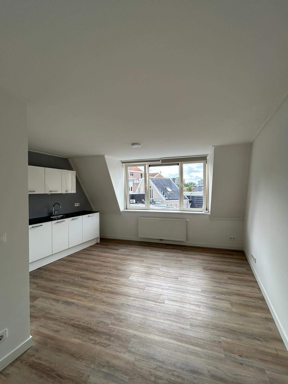 Image accompanying room listing