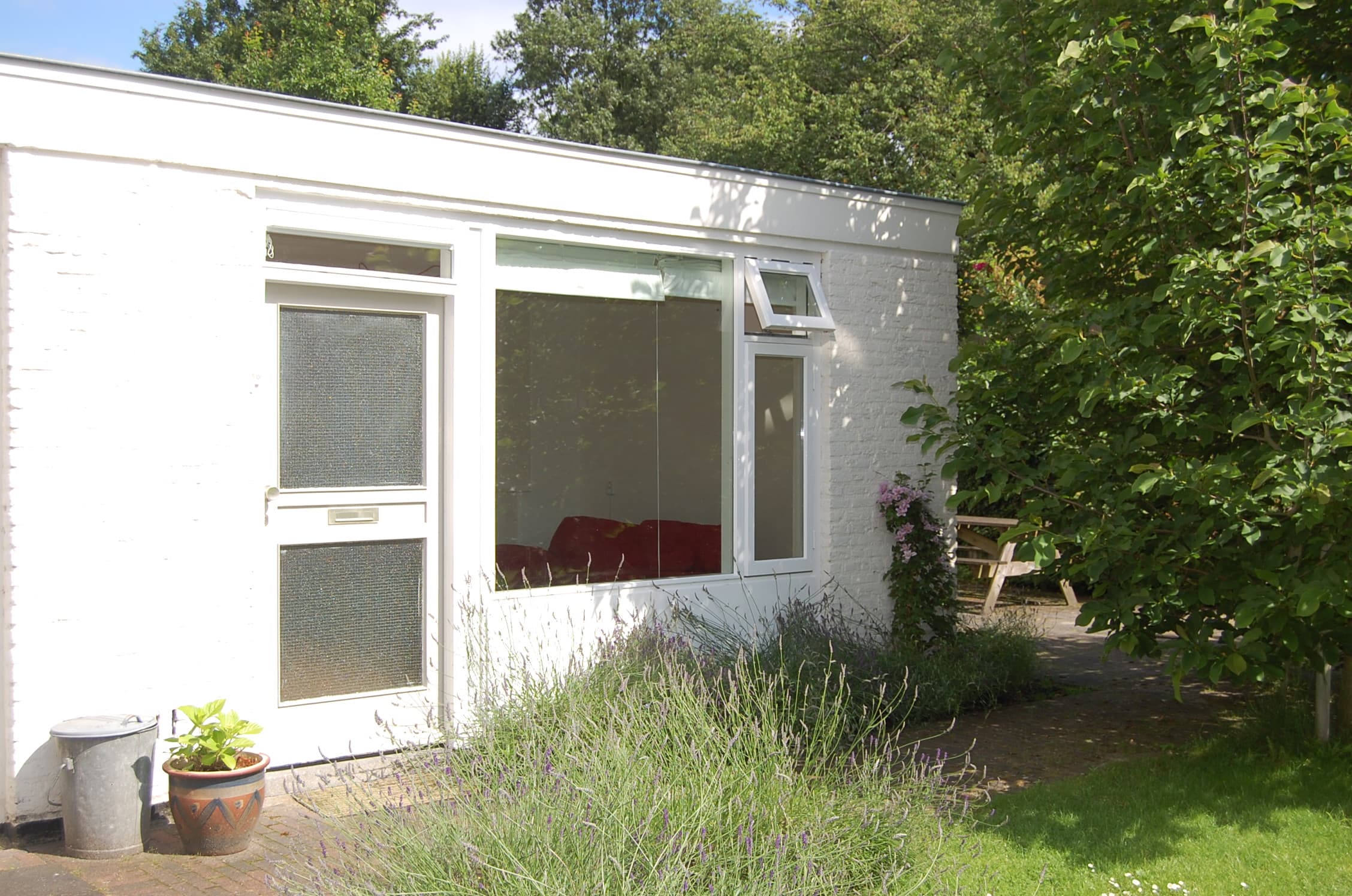 Image accompanying room listing
