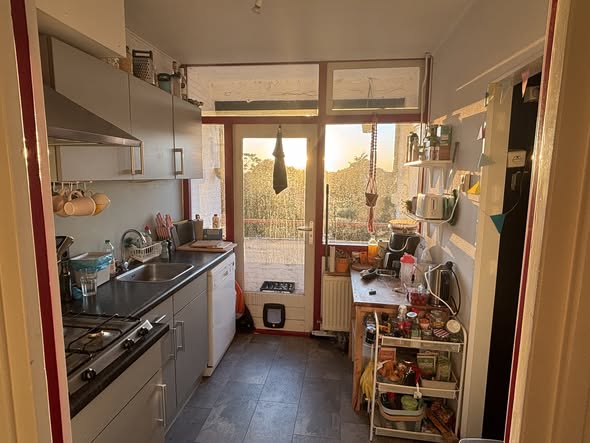 Image accompanying room listing
