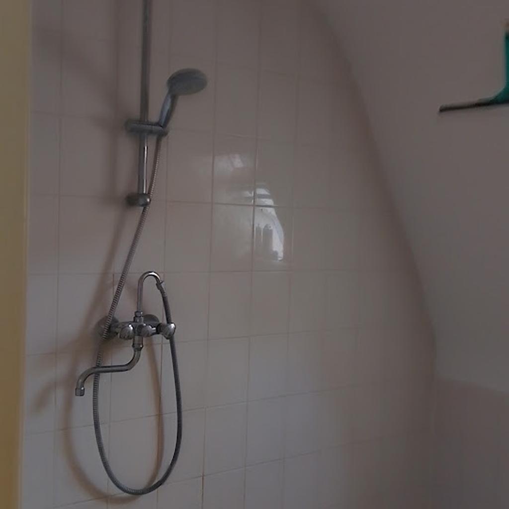 Image accompanying room listing