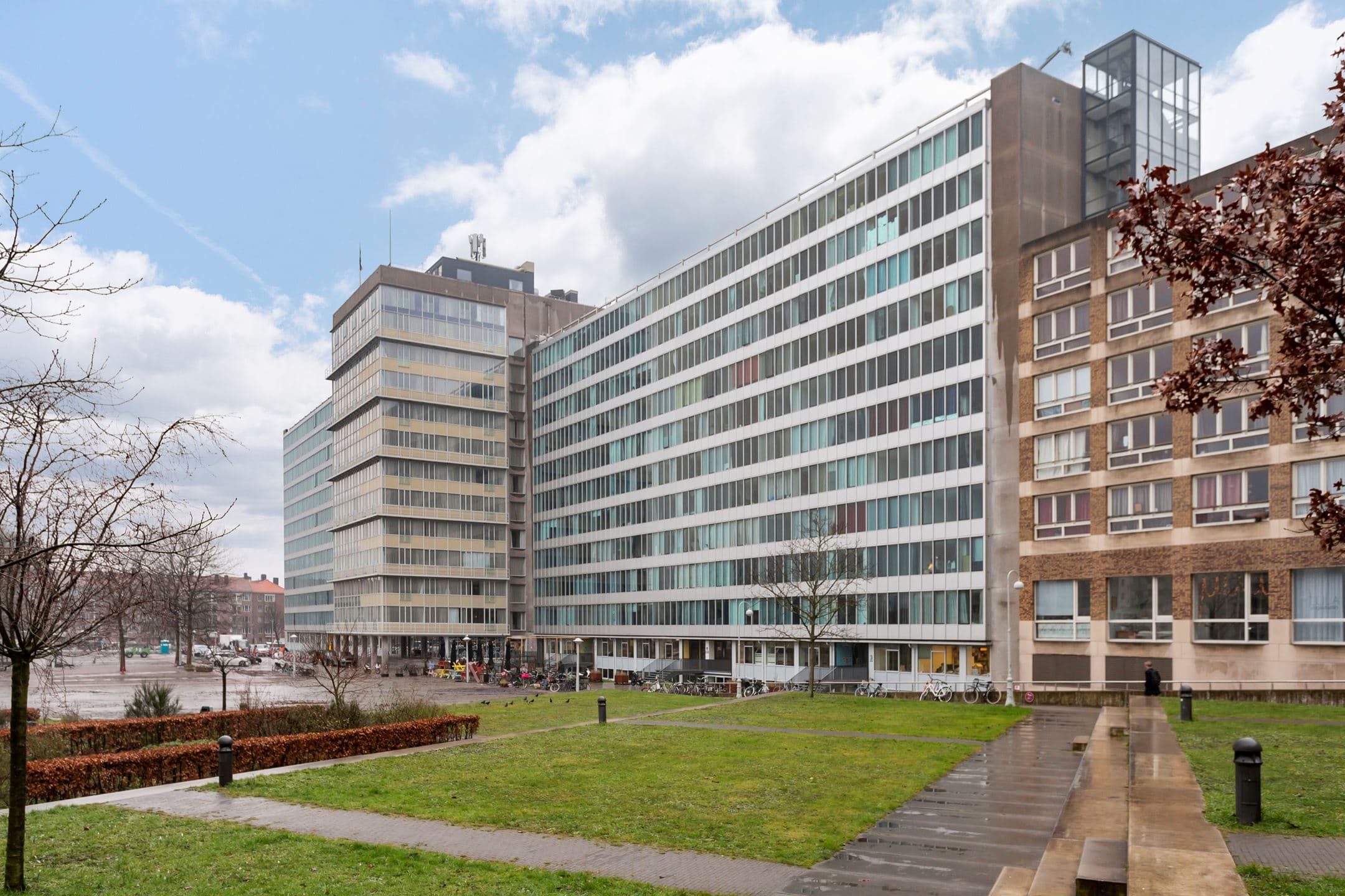 Image accompanying room listing