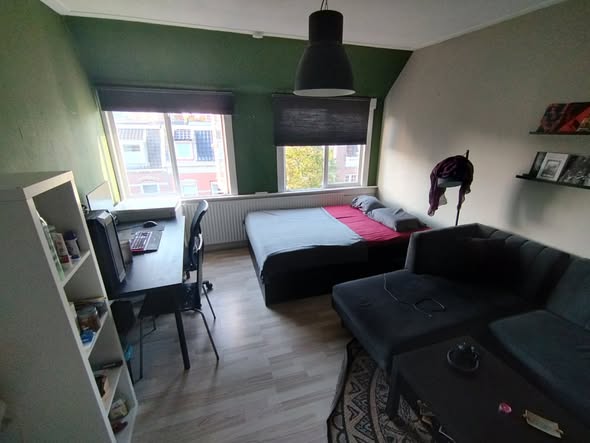 Image accompanying room listing