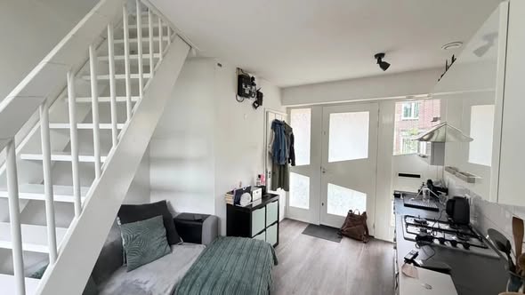 Image accompanying room listing