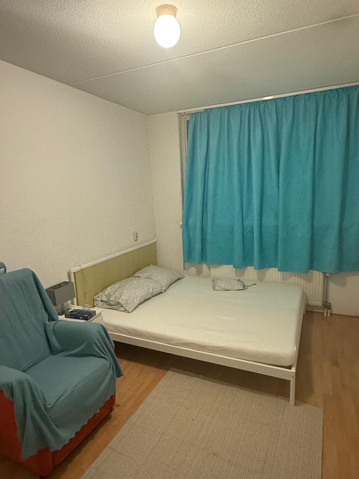 Image accompanying room listing