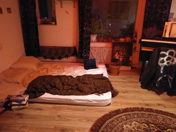 Image accompanying room listing