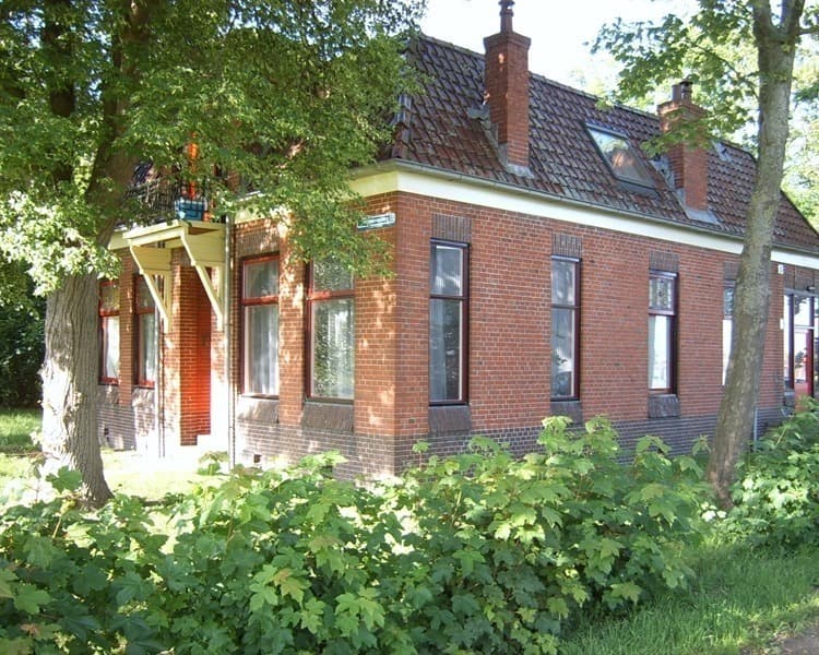 Image accompanying room listing