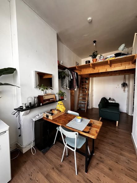 Image accompanying room listing