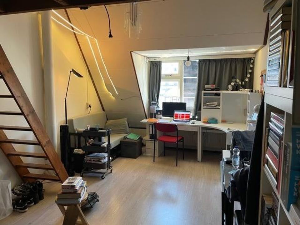Image accompanying room listing