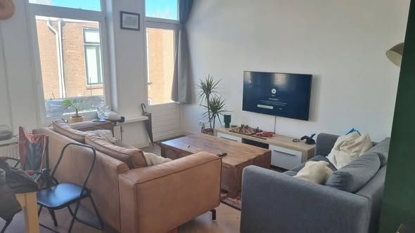Image accompanying room listing
