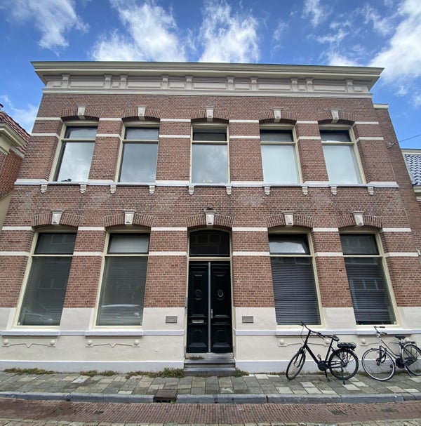 Image accompanying room listing
