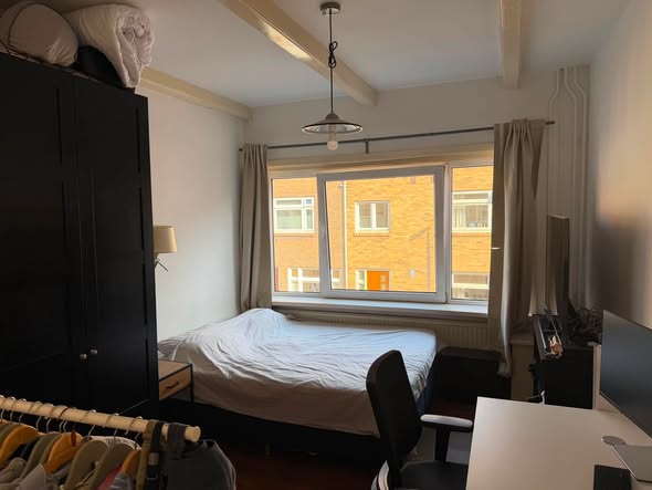 Image accompanying room listing
