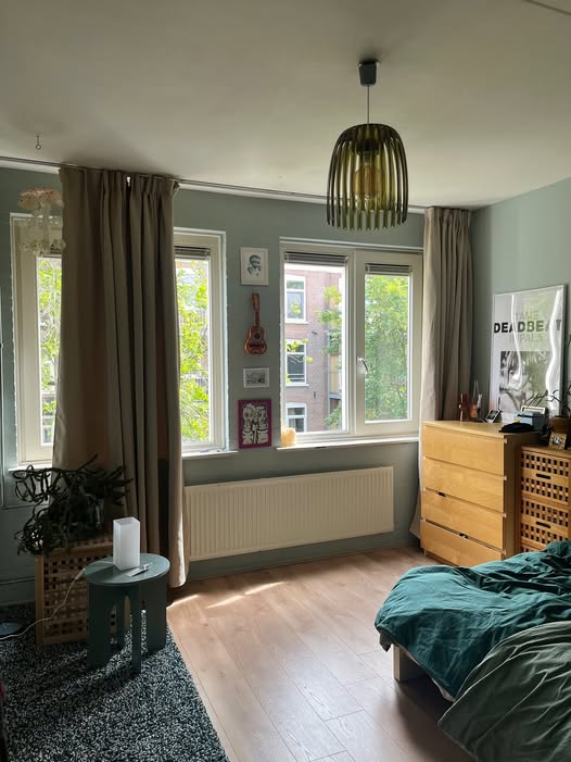 Image accompanying room listing