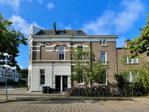 Image accompanying room listing
