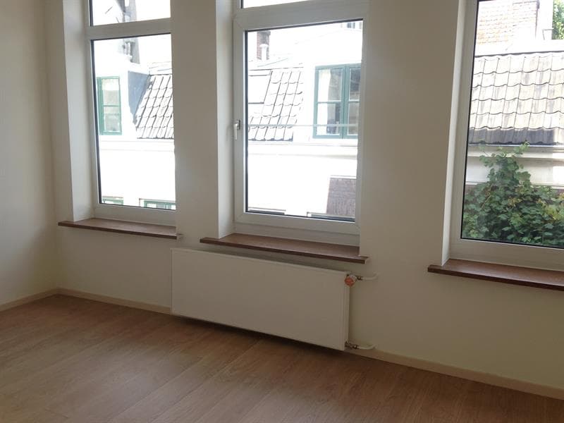 Image accompanying room listing