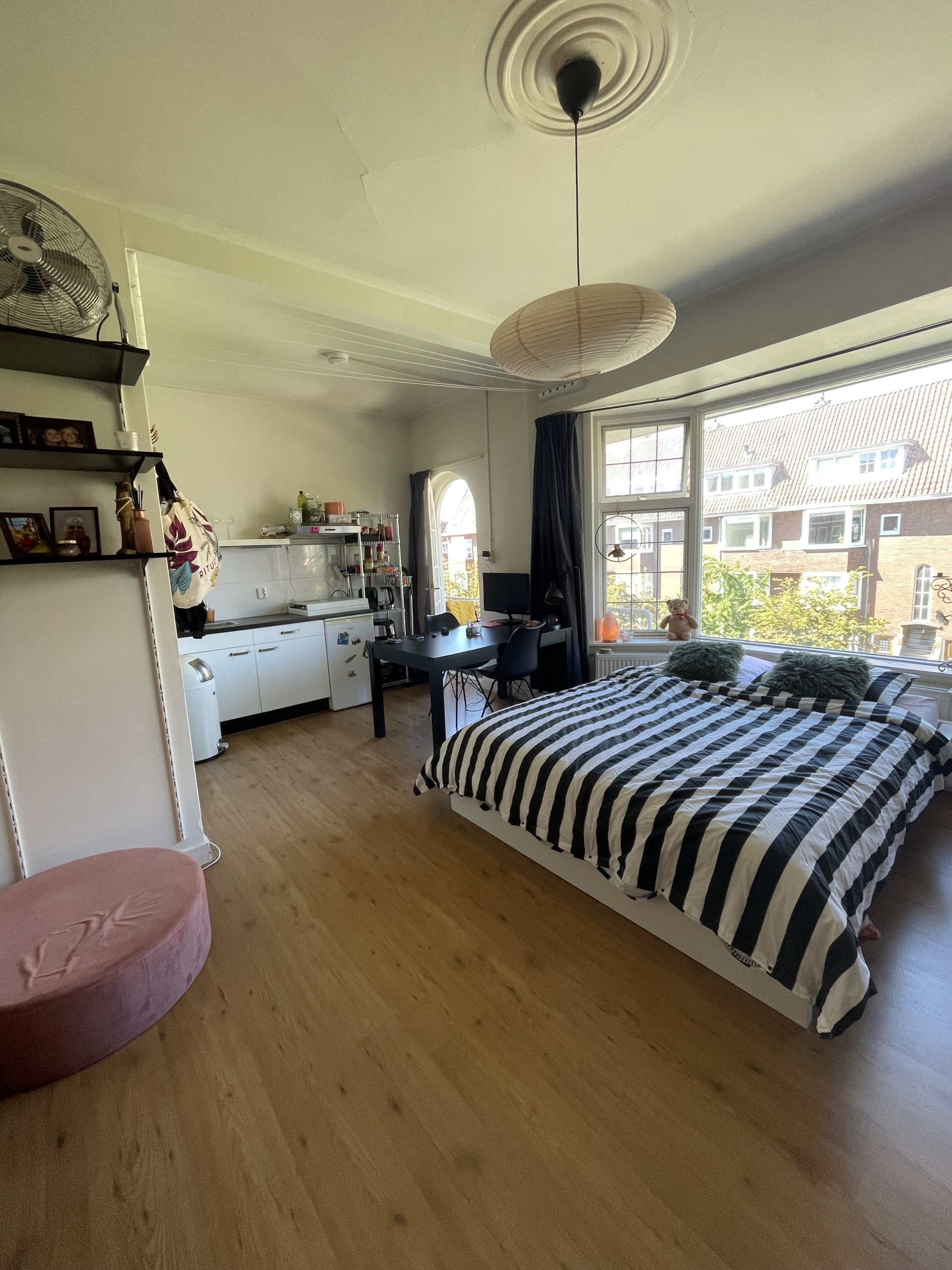 Image accompanying room listing