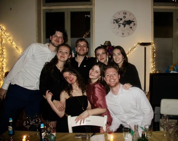 Image accompanying room listing