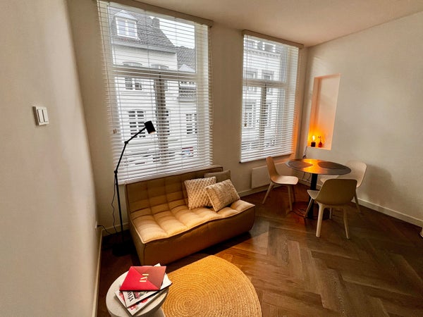 Image accompanying room listing