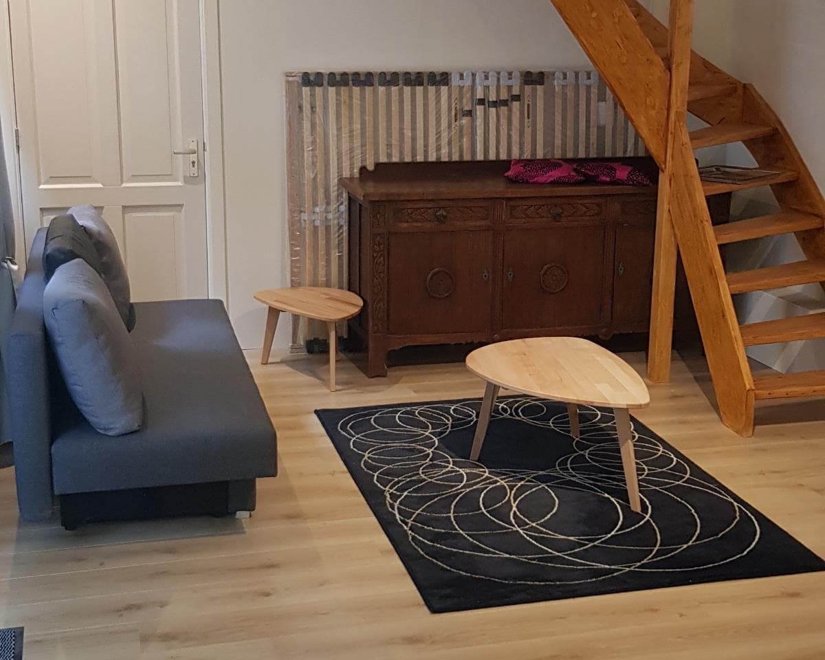 Image accompanying room listing