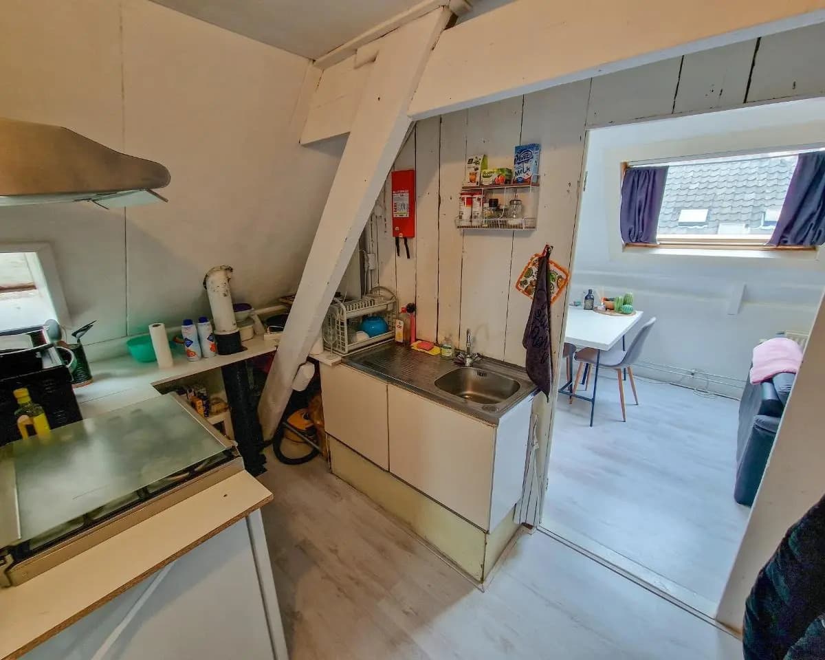Image accompanying room listing