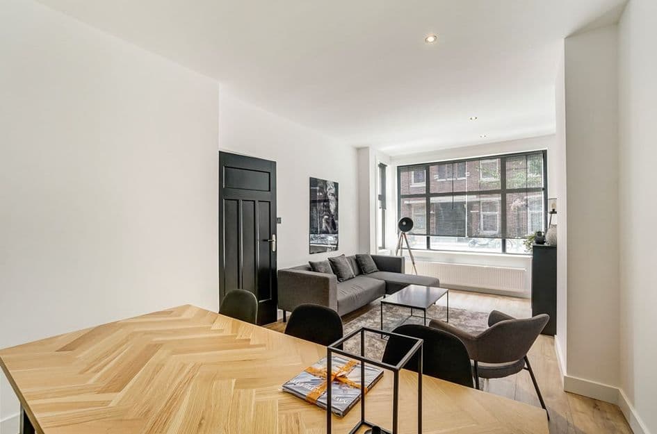 Image accompanying room listing