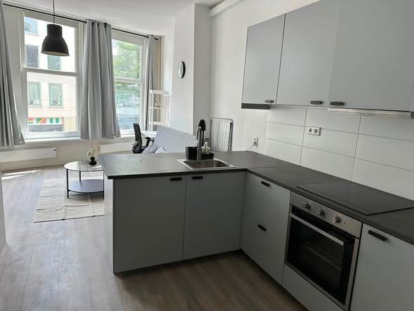 Image accompanying room listing