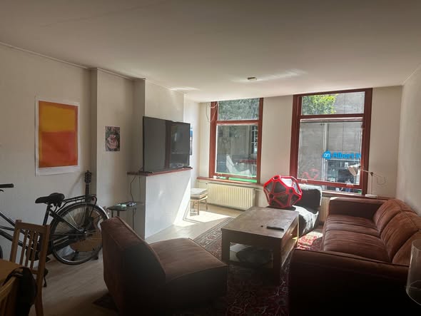 Image accompanying room listing