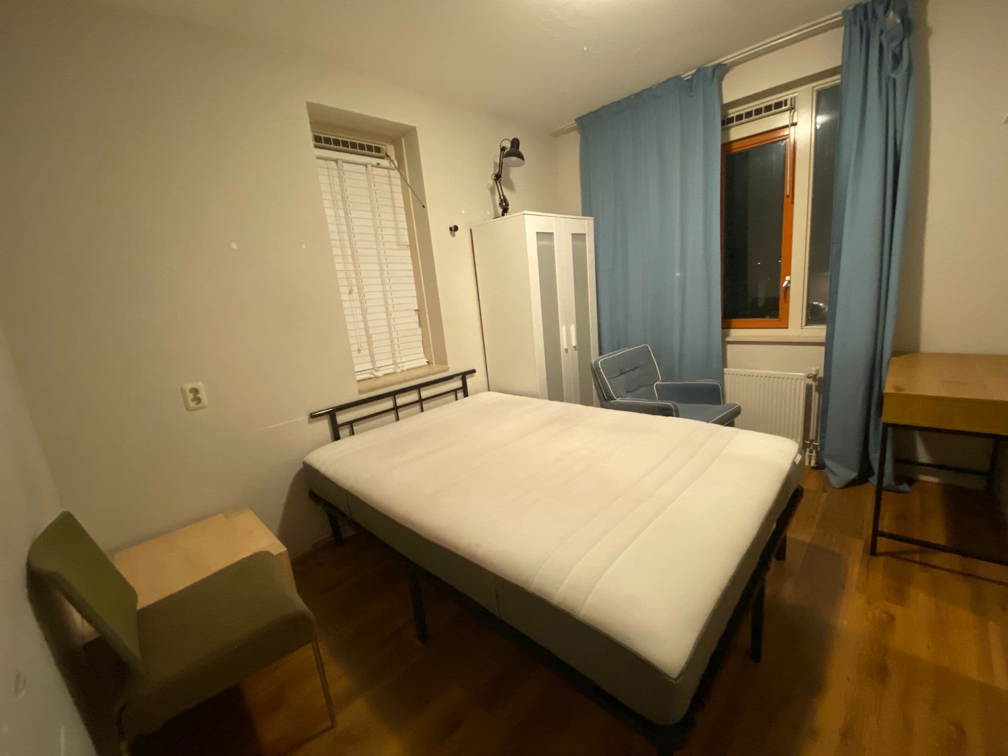 Image accompanying room listing