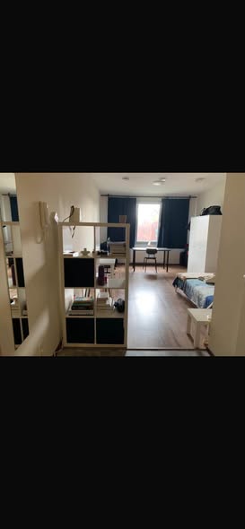 Image accompanying room listing
