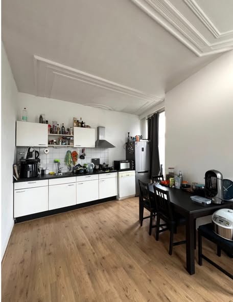 Image accompanying room listing