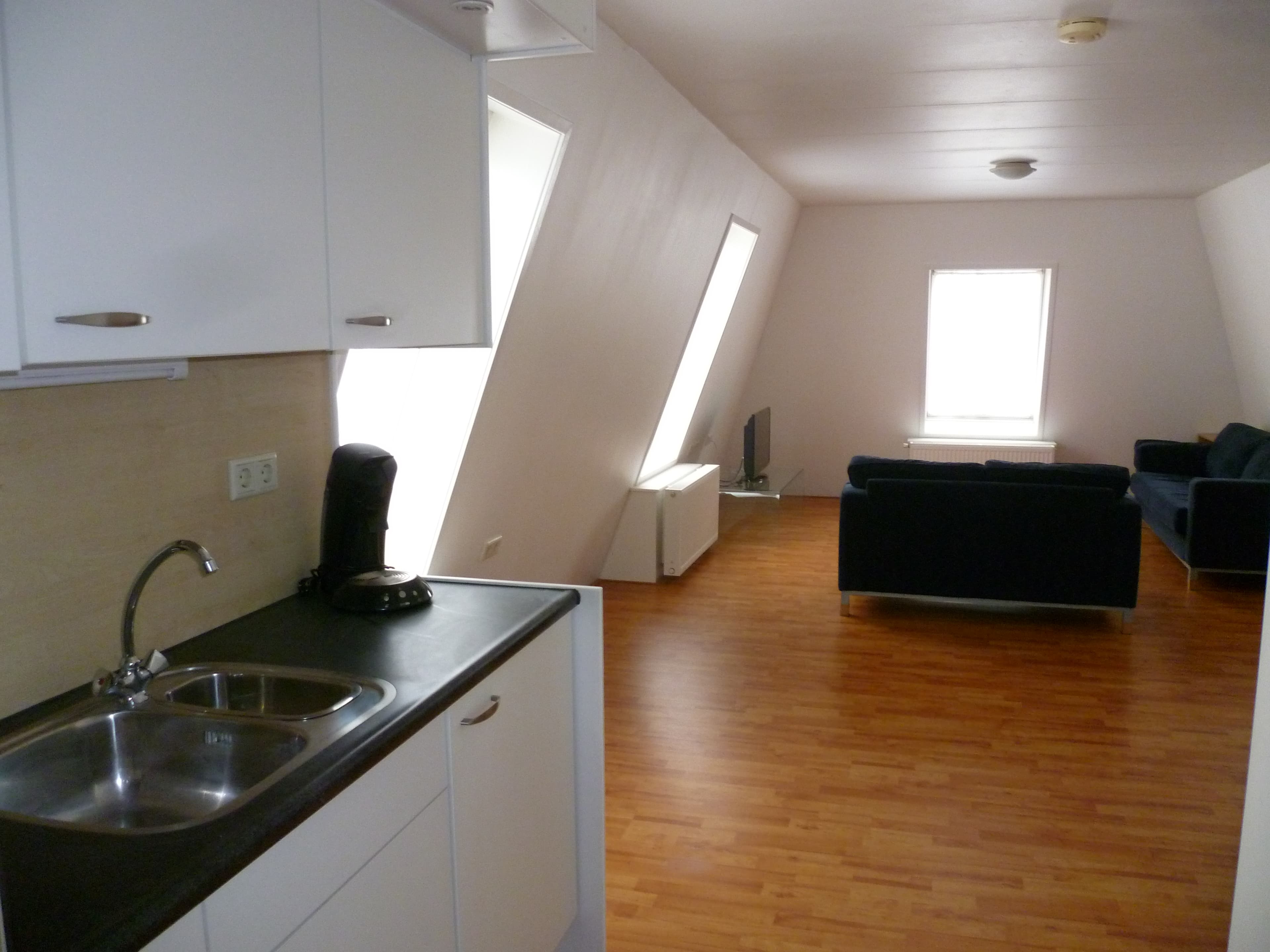 Image accompanying room listing