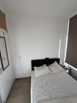 Image accompanying room listing