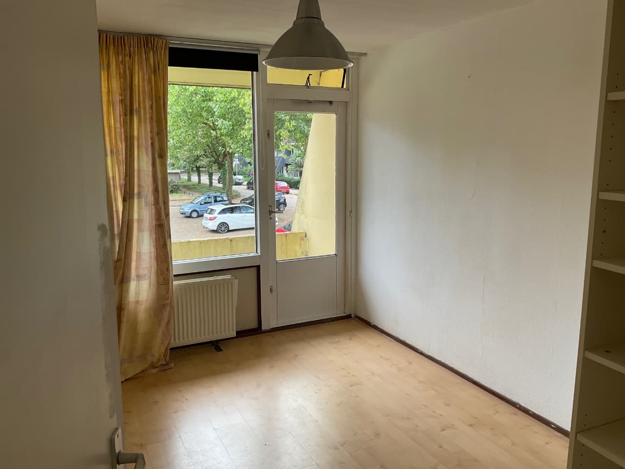 Image accompanying room listing
