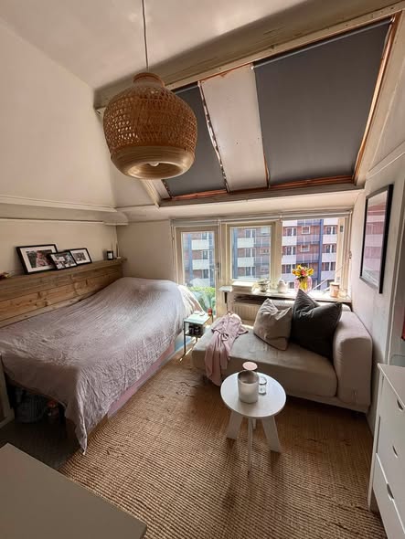 Image accompanying room listing