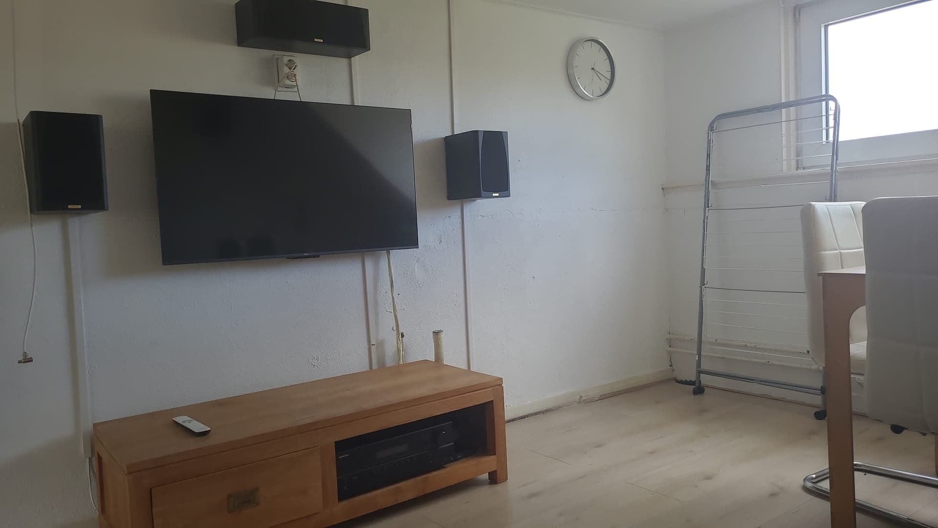 Image accompanying room listing
