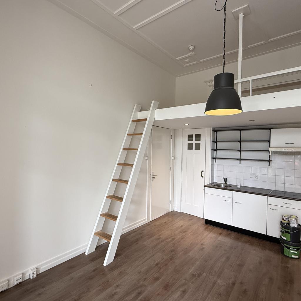 Image accompanying room listing
