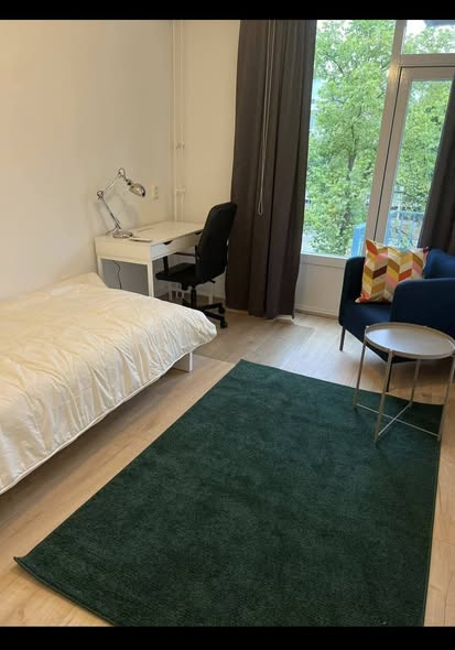 Image accompanying room listing