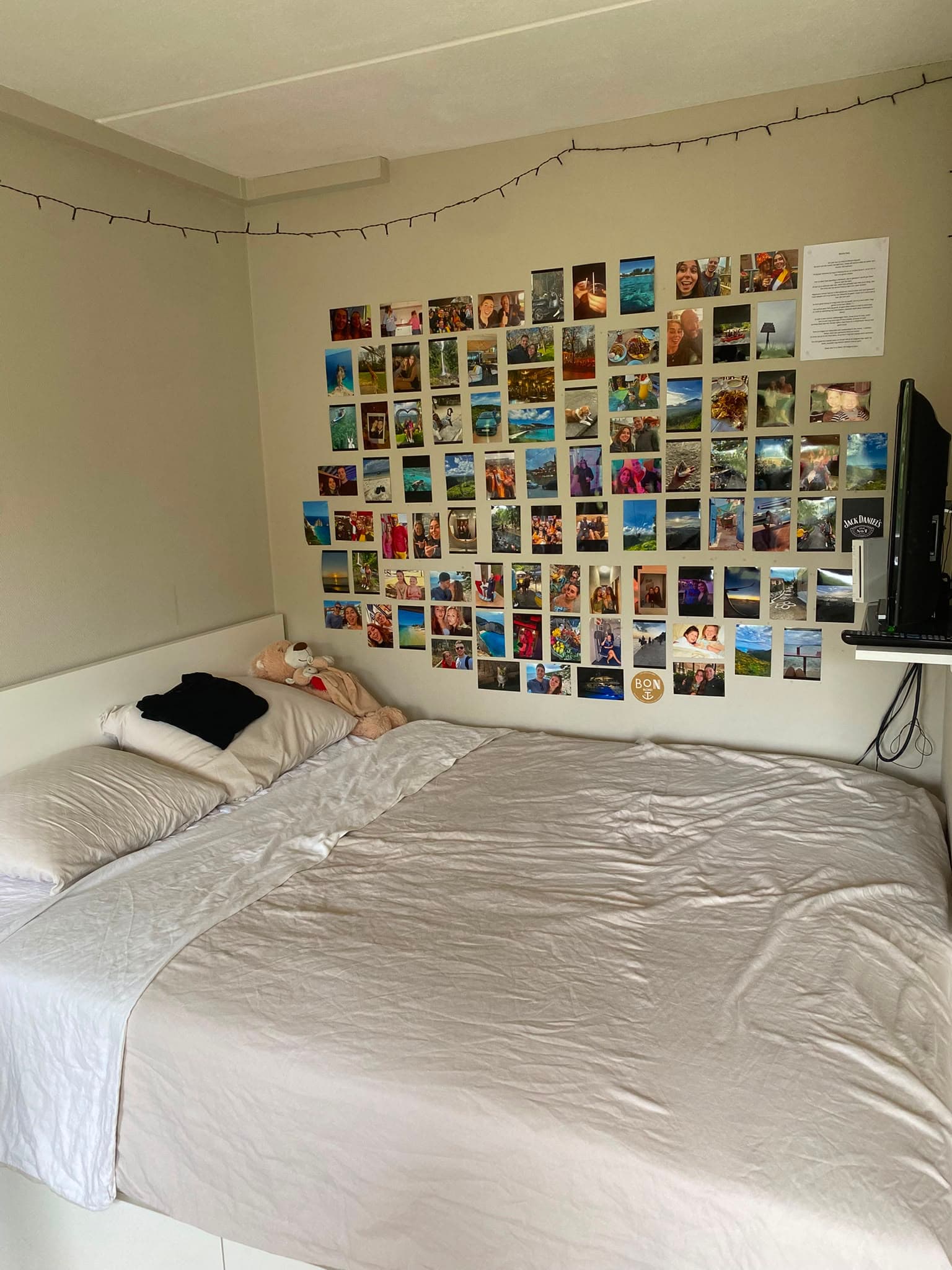 Image accompanying room listing