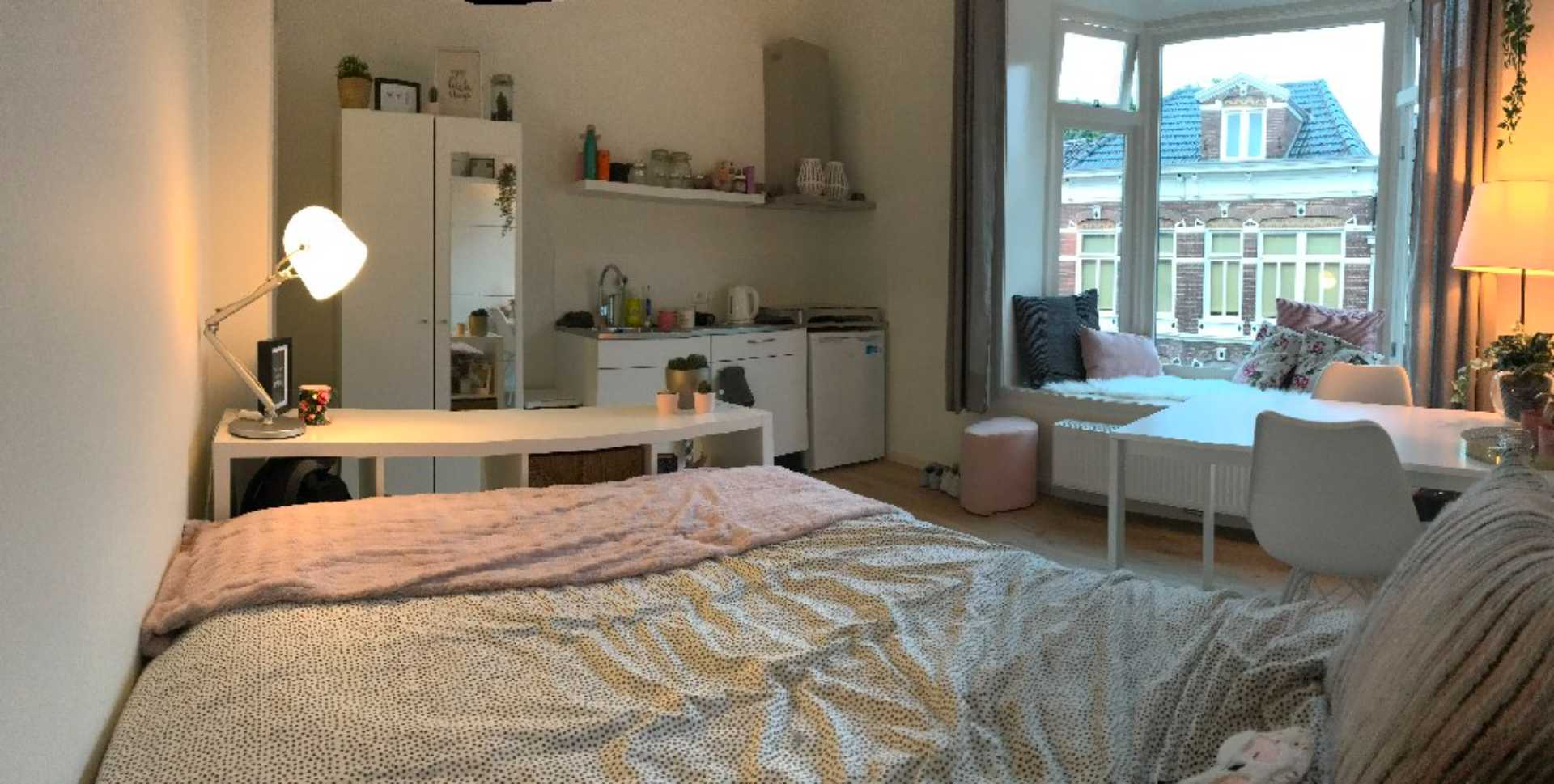 Image accompanying room listing