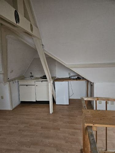 Image accompanying room listing