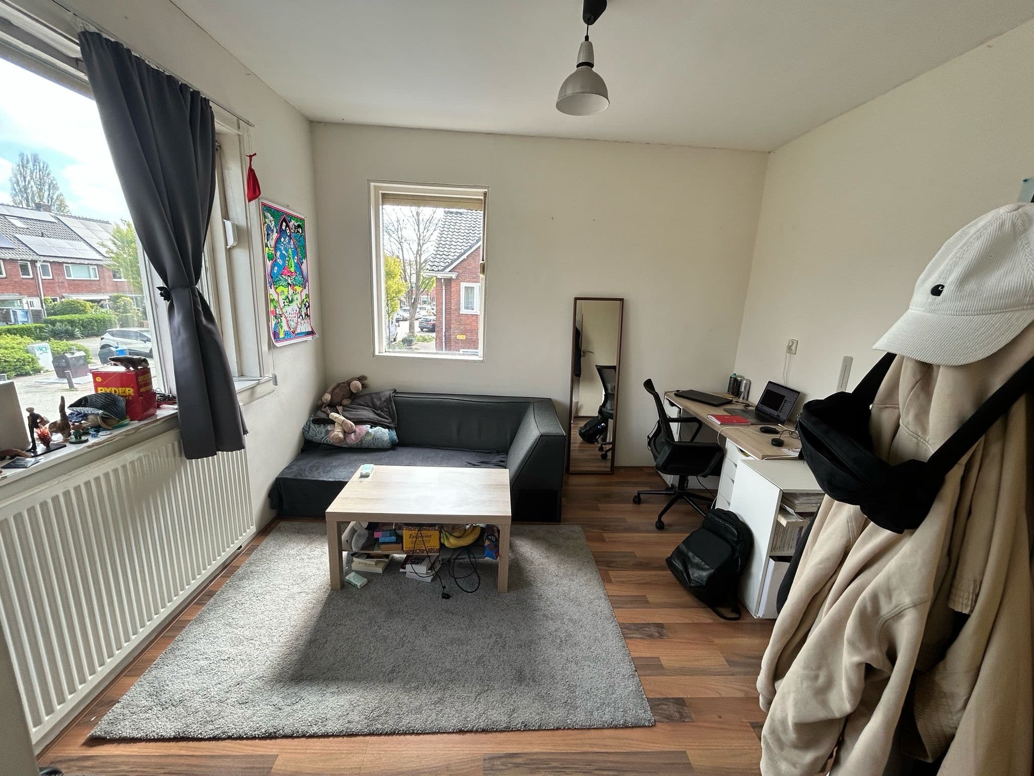 Image accompanying room listing