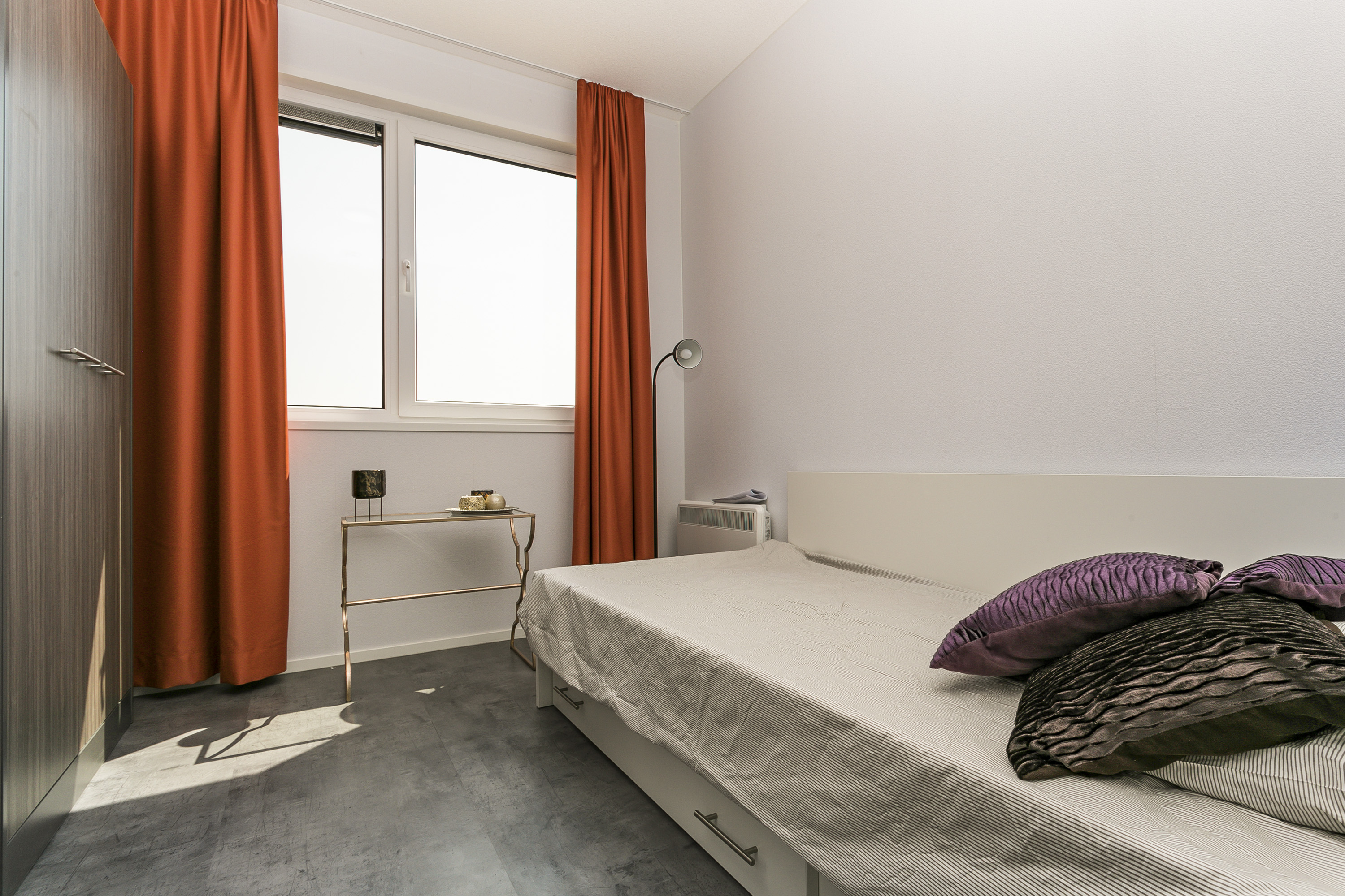 Image accompanying room listing