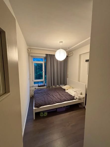 Image accompanying room listing