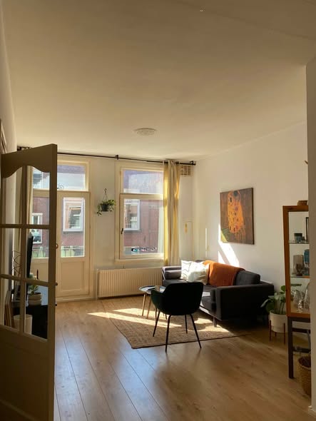 Image accompanying room listing