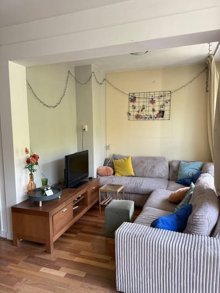 Image accompanying room listing