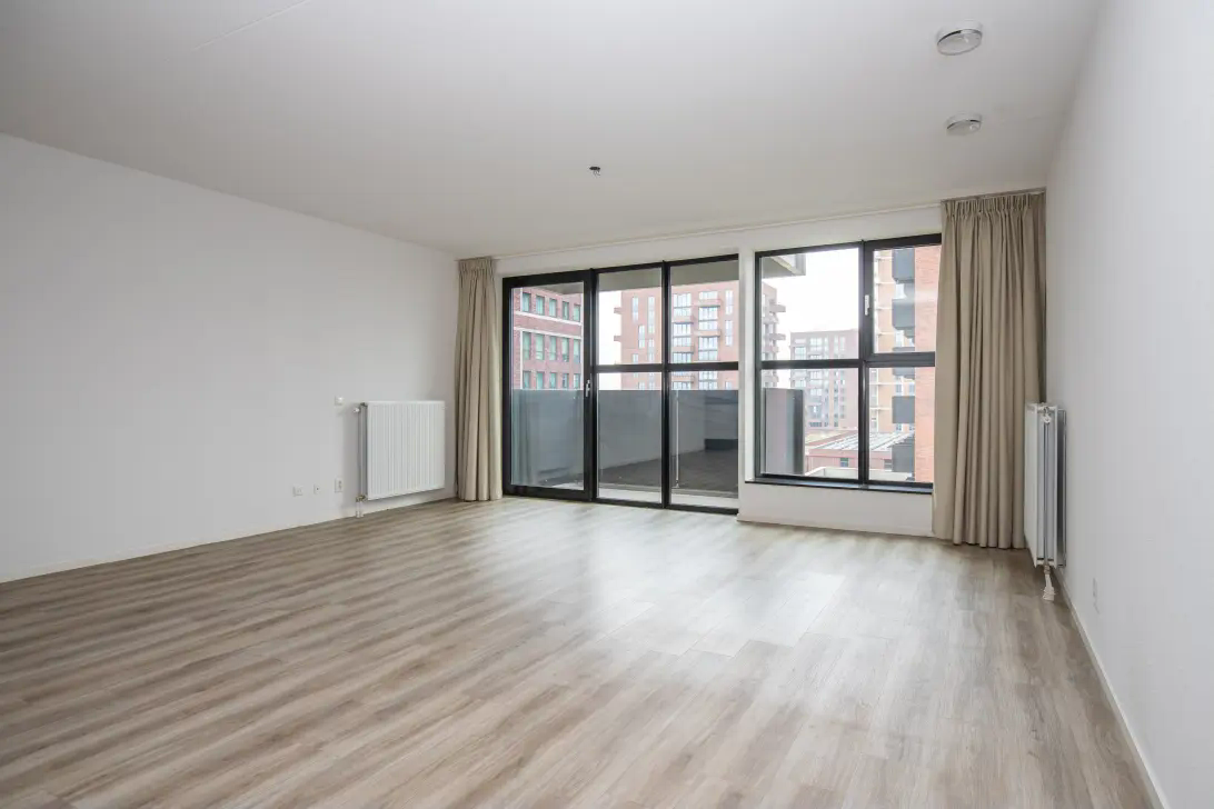 Image accompanying room listing
