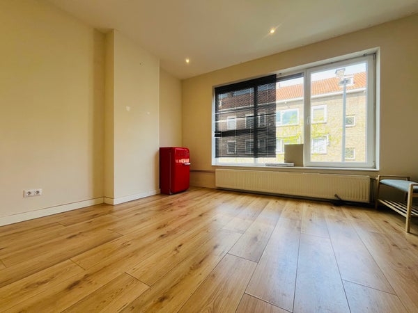 Image accompanying room listing
