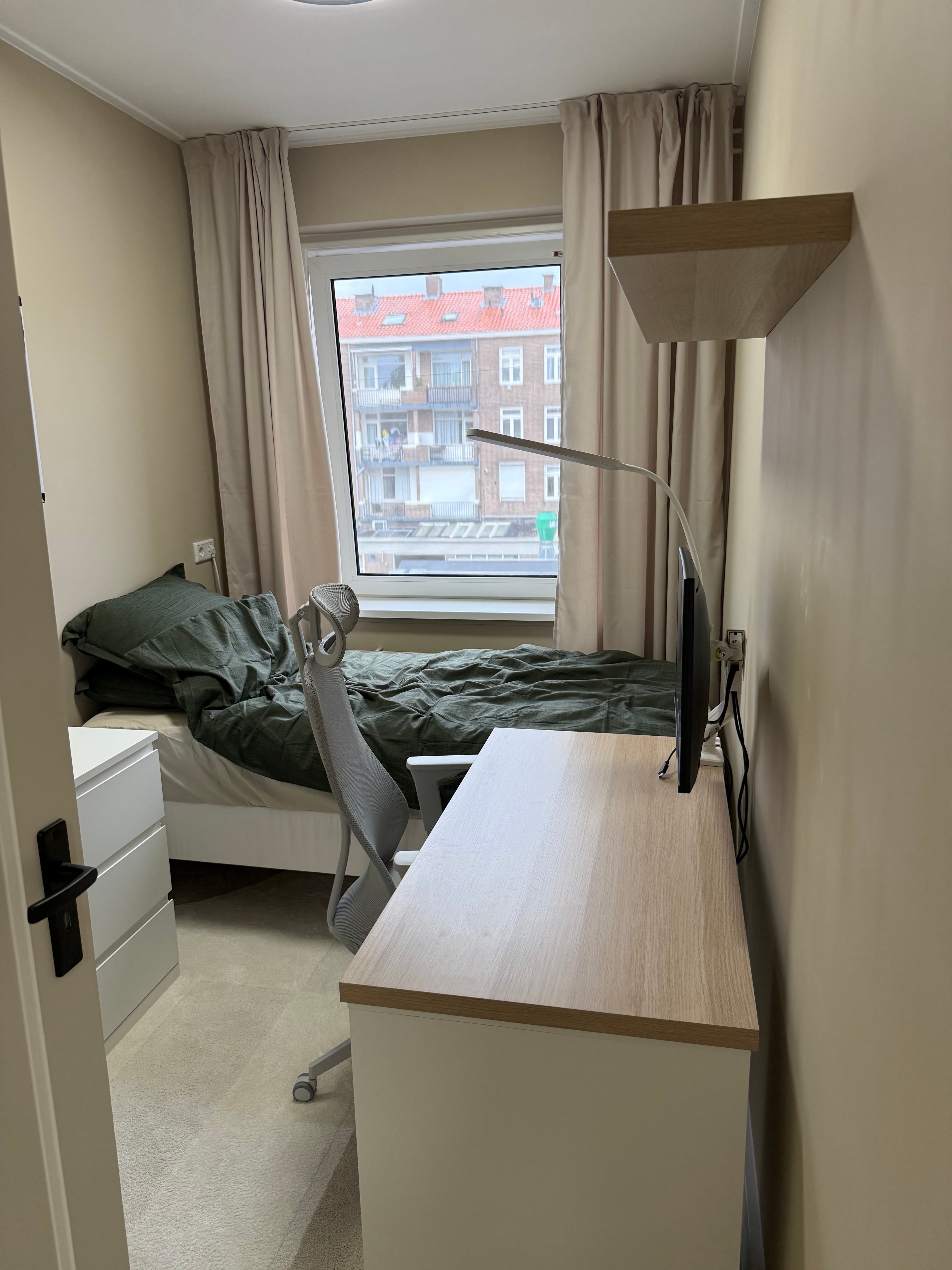 Image accompanying room listing