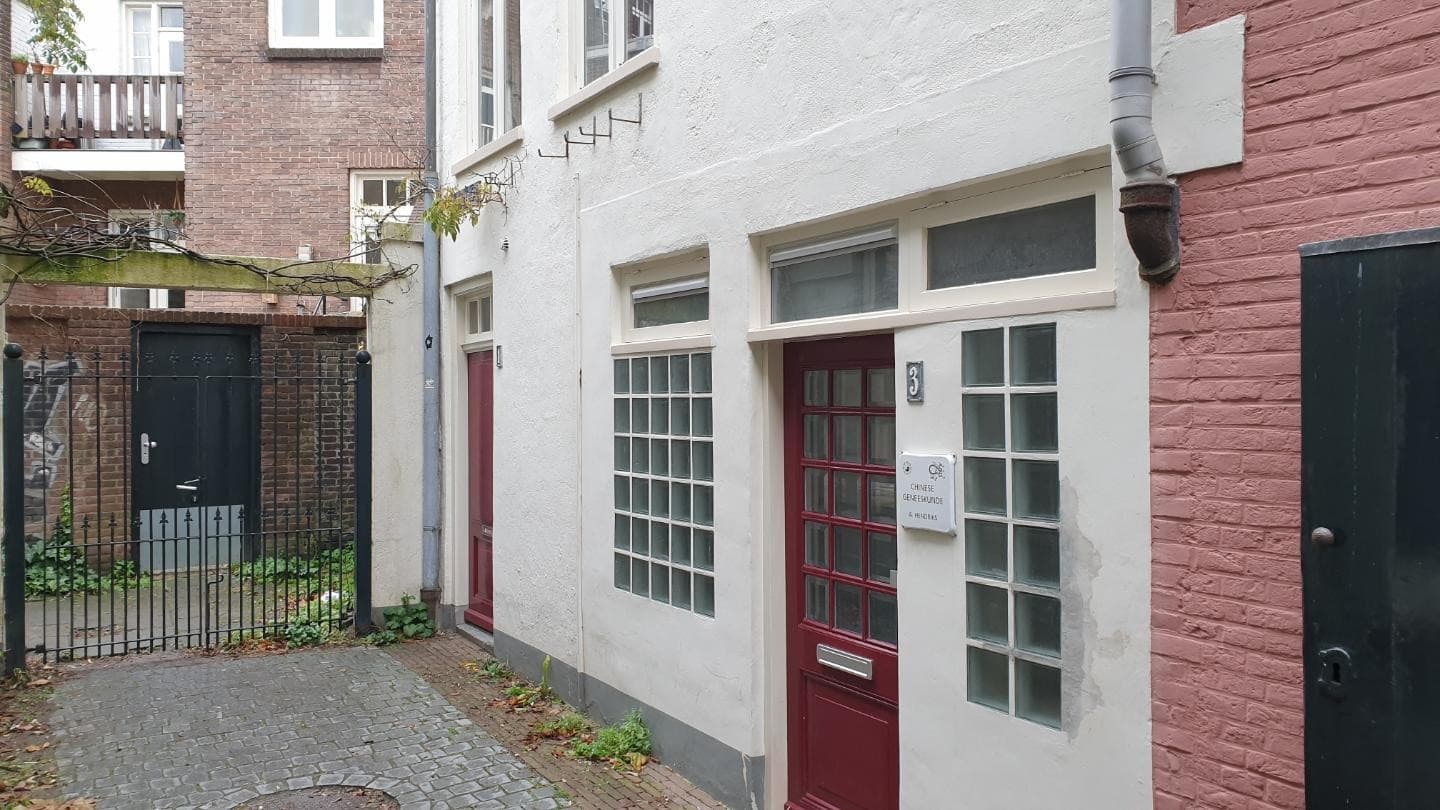 Image accompanying room listing