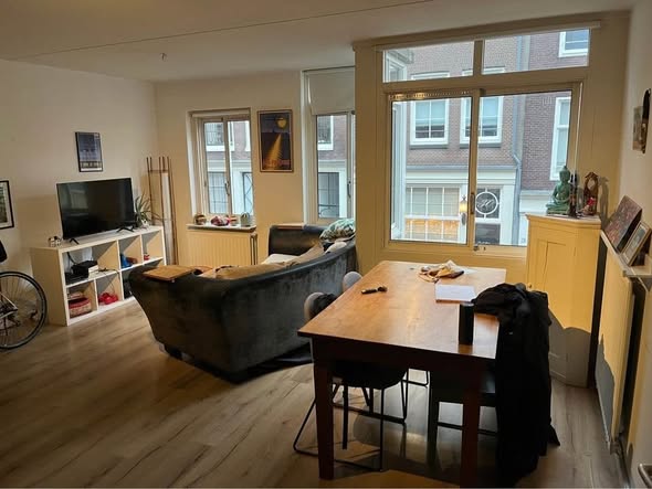 Image accompanying room listing